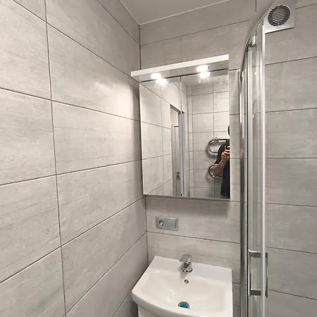 Vienistabas Erti Musdienigi Un Pilnigi Atjaunoti Apartamento *